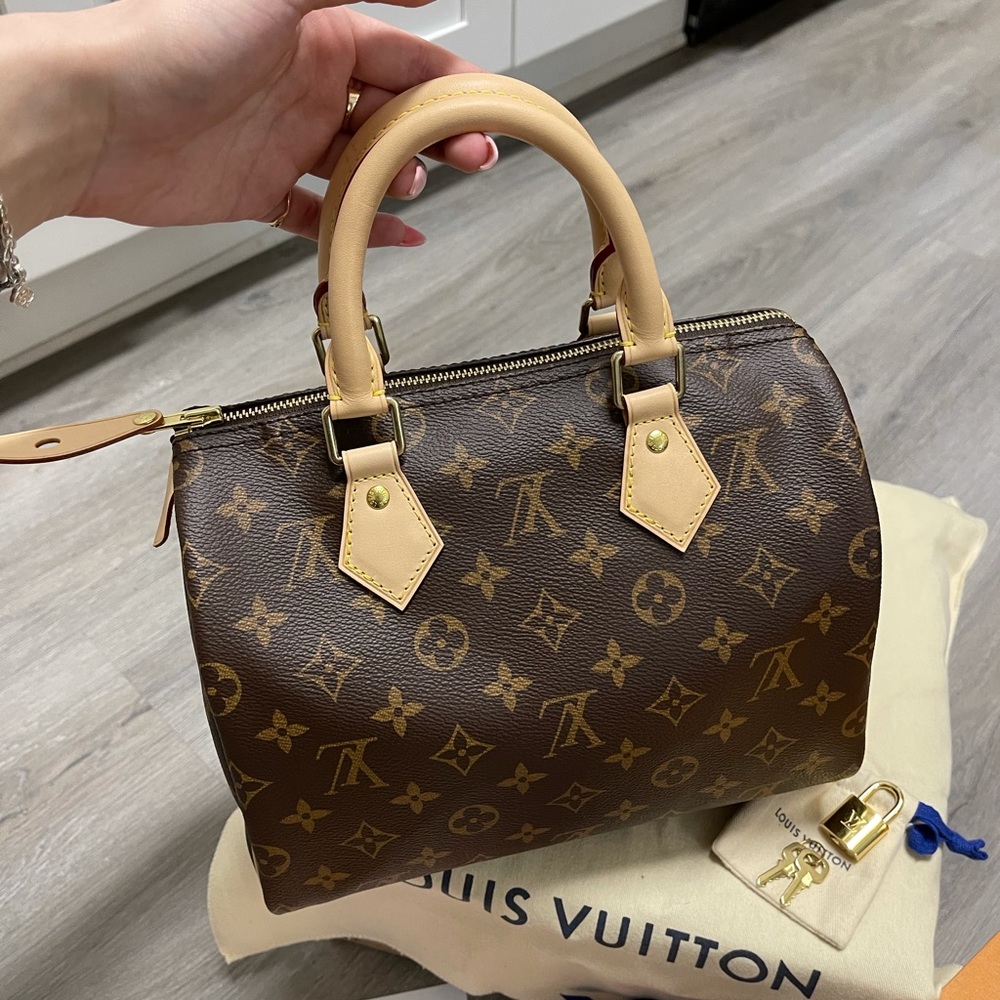 🎉NWT🎉 Louis Vuitton Speedy 25 in Monogram